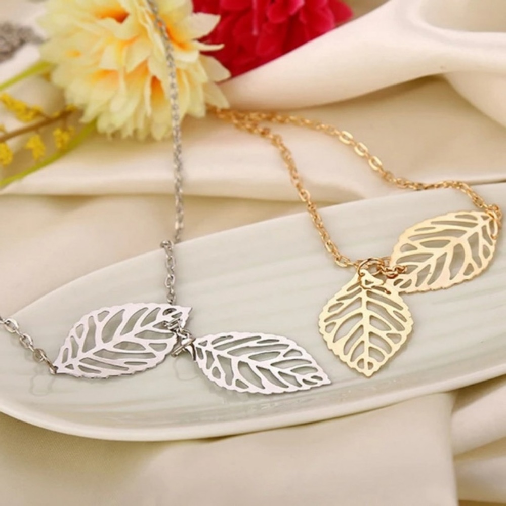 Double leaf necklace - Picture 3 of 5